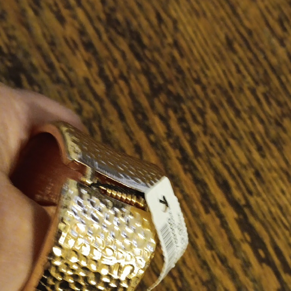 Textured Gold Ring - Picture 3 of 6